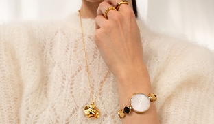 Biżuteria do swetra: jak dobrać