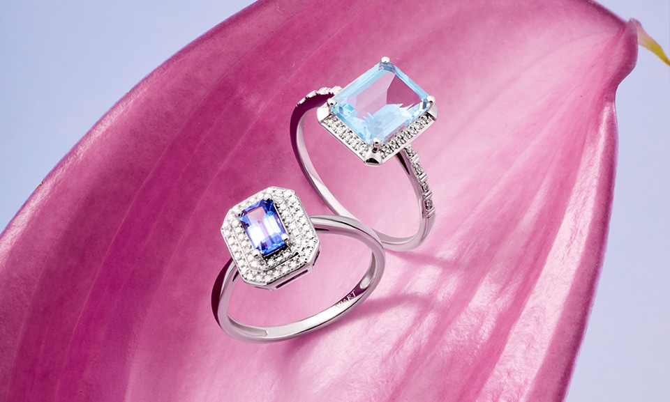 Dzięki znajomości aktualnych trendów łatwiej znajdziesz pierścionek zaręczynowy, który nie tylko zachwyci wyglądem, ale też idealnie odzwierciedli emocje i charakter przyszłej narzeczonej.