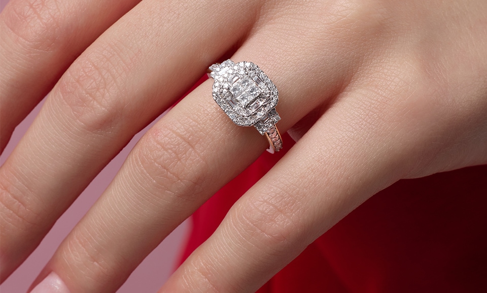 Zebraliśmy praktyczne wskazówki, jak dbać o pierścionek na co dzień, aby rzadziej wymagał intensywnego czyszczenia.