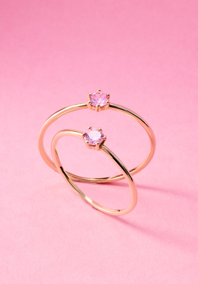 Złote pierścionki z cyrkonią w kolorze różu