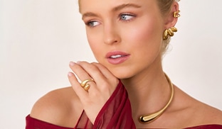 Jakie kolczyki do czerwonej sukienki?