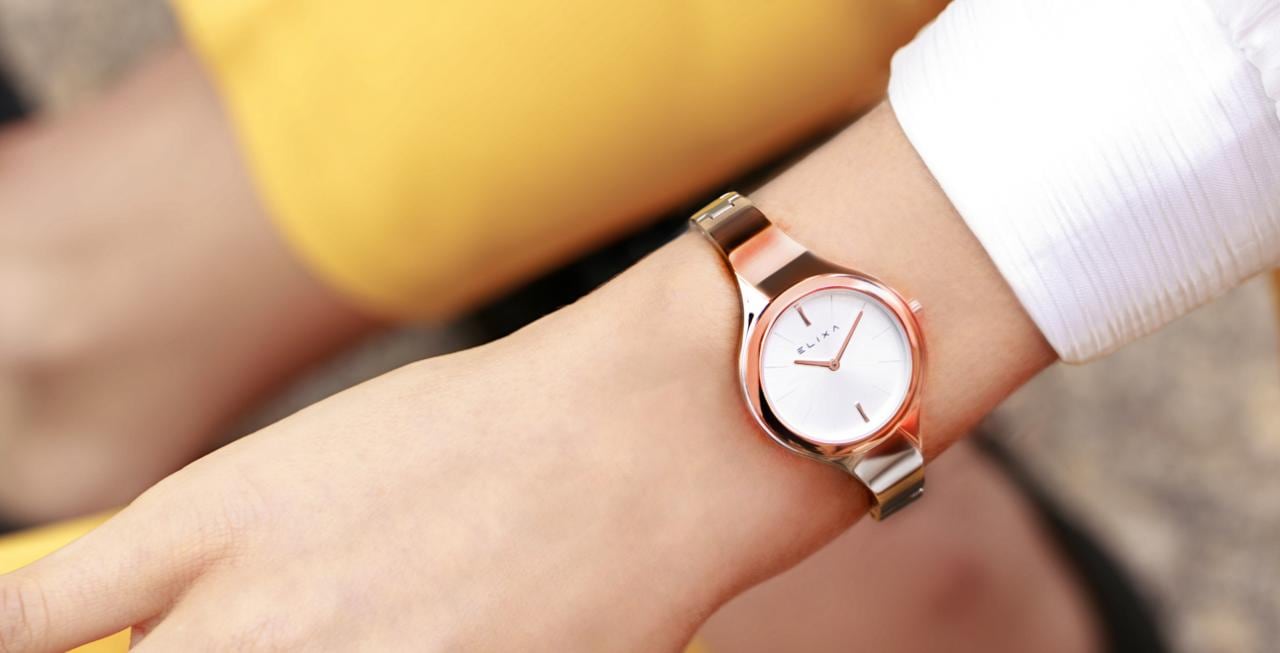 różowy pozłacany zegarek E112-L451 założony na rękę
