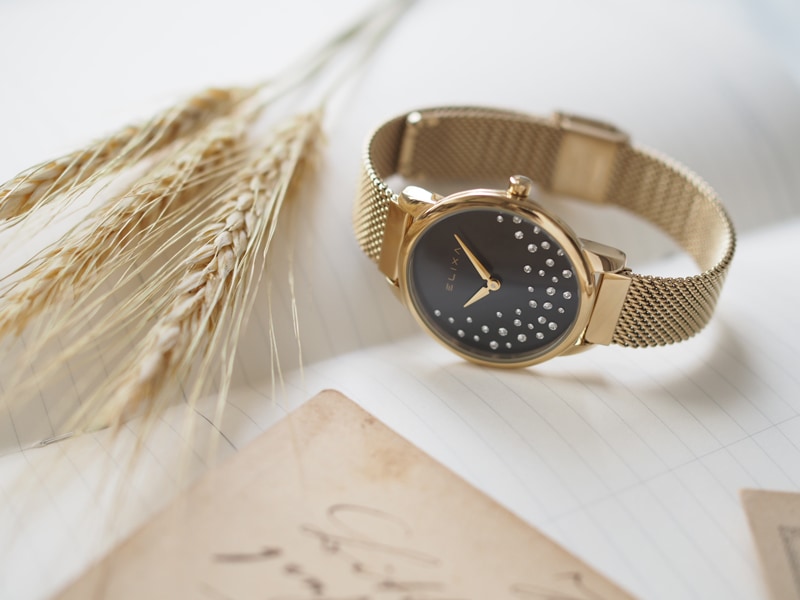 złoty zegarek E121-L493