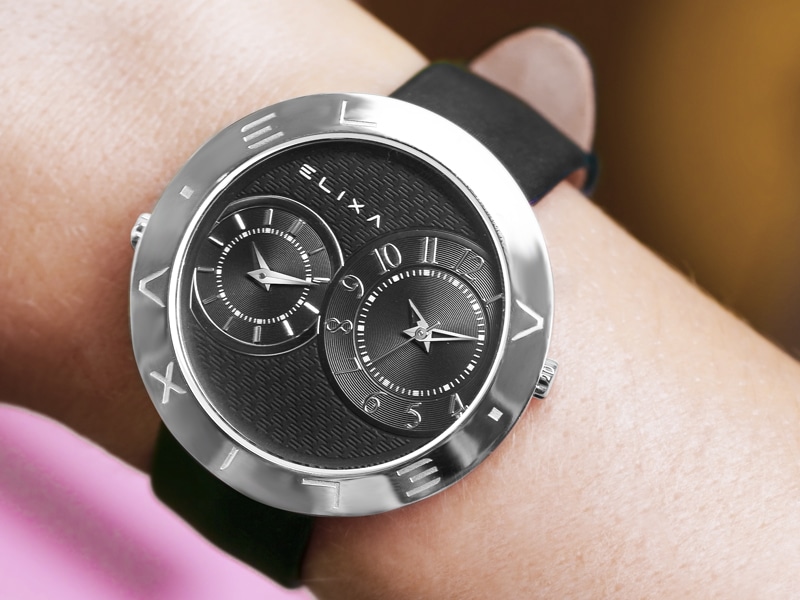 czarny zegarek E123-L504 założony na rękę