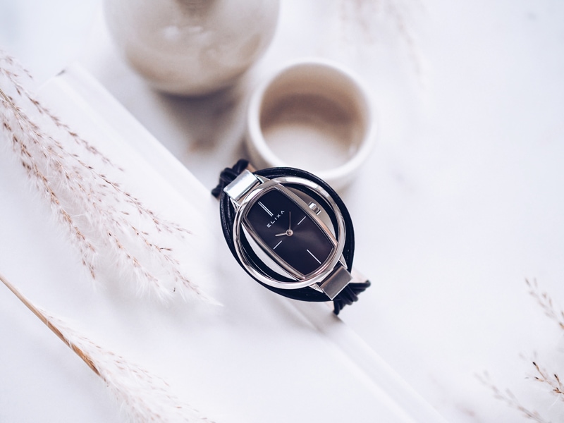 czarny zegarek E134-L570