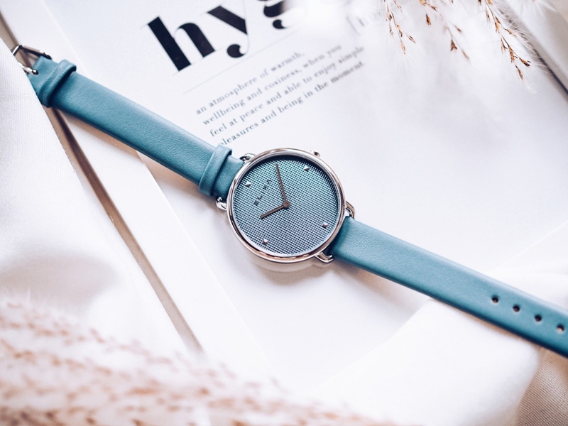 niebieski zegarek E137-L595