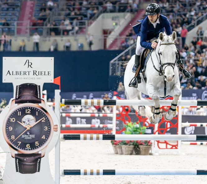 Zegarek Albert Riele oraz jeżdziec na koniu podczas rozgrywek