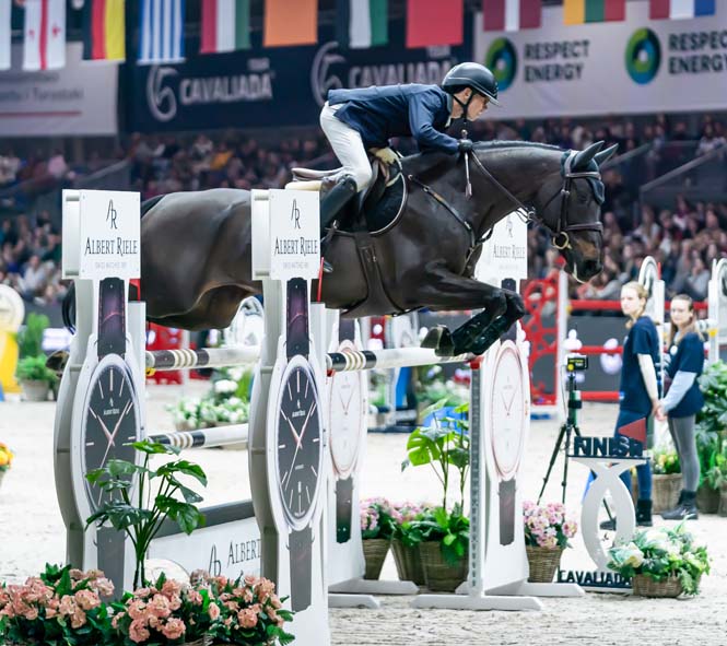 Jeżdziec na koniu podczas turnieju