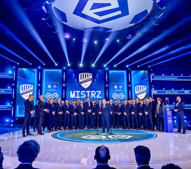 Gala Aztorin i Ekstraklasa - na scenie kilku ludzi