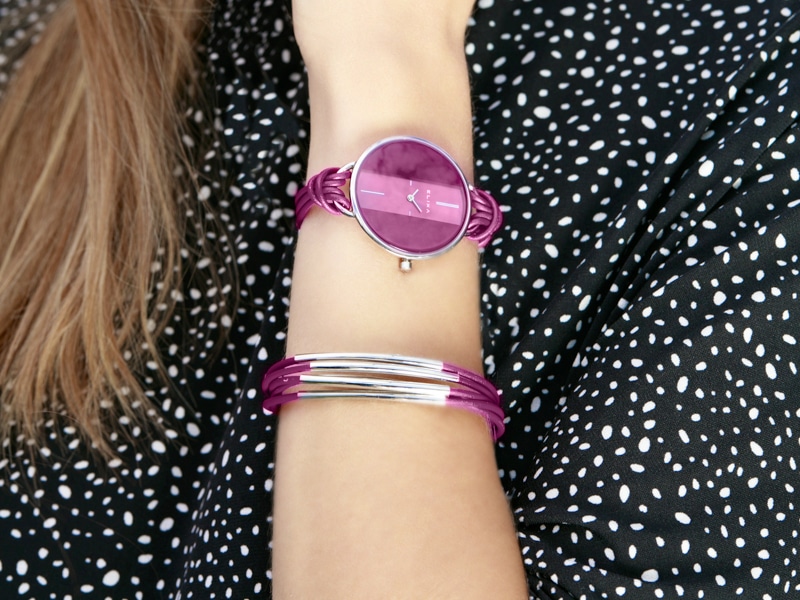 różowy zegarek E096-L367-K1 założony na rękę