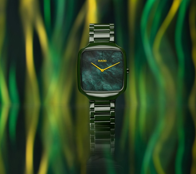 Zegarek marki Rado z czarna bransoletą