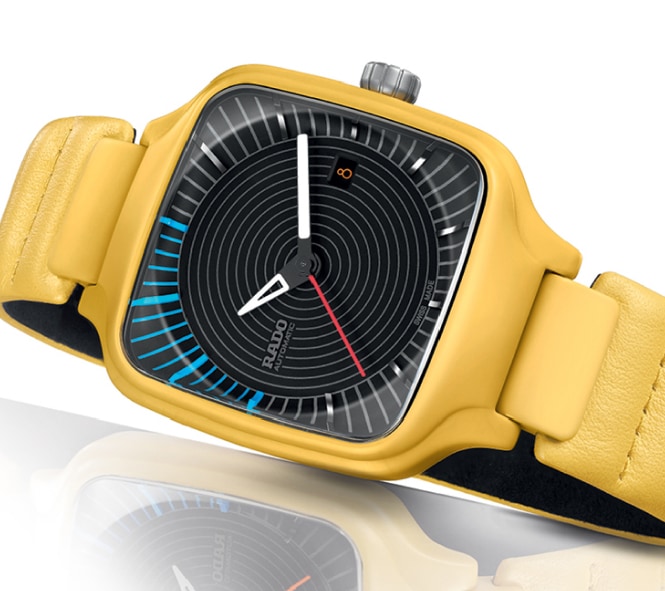 Zegarek marki Rado z opaską w kolorze zółtym