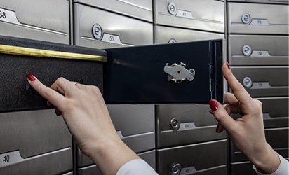 Inwestowanie w złoto pozwala skutecznie zdywersyfikować portfel inwestycyjny i zapewnić spokojną przyszłość na wypadek nieprzewidywanych zawirowań na rynkach finansowych